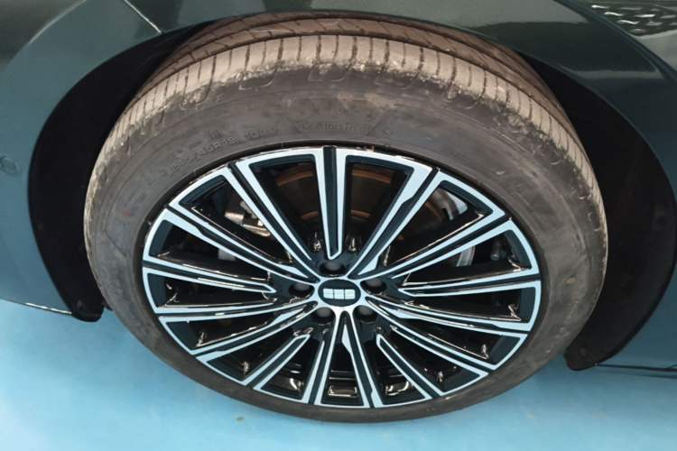 Used Geely Galaxy 8 2025 130km EM-P Starship Edition Left Front Wheel Hub