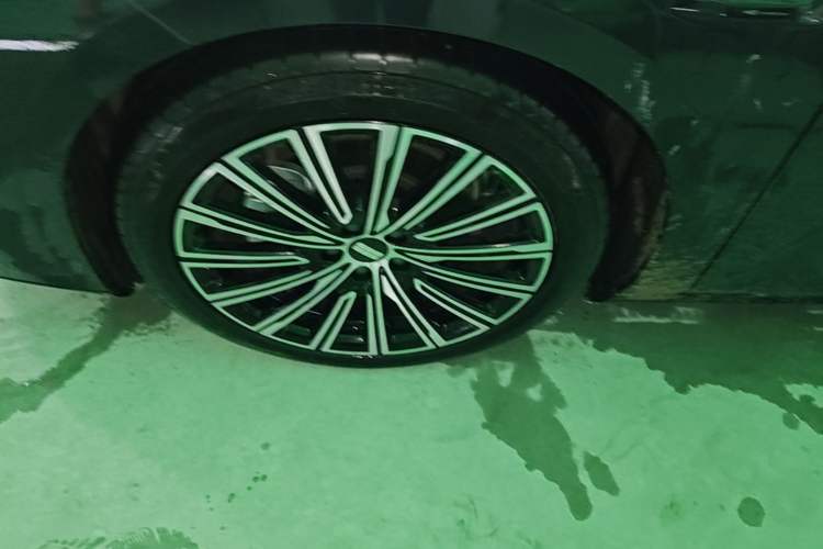 Used Geely Galaxy 8 2025 130km EM-P Starship Edition Left Front Wheel Hub