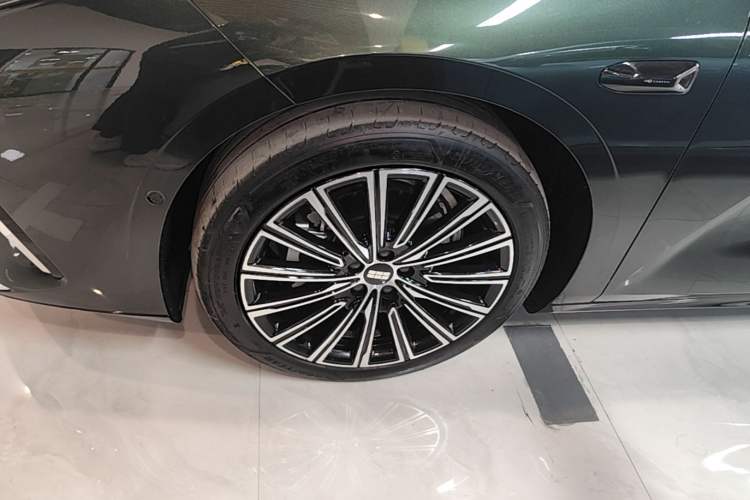 Used Geely Galaxy 8 2025 130km EM-P Starship Edition Left Front Wheel Hub