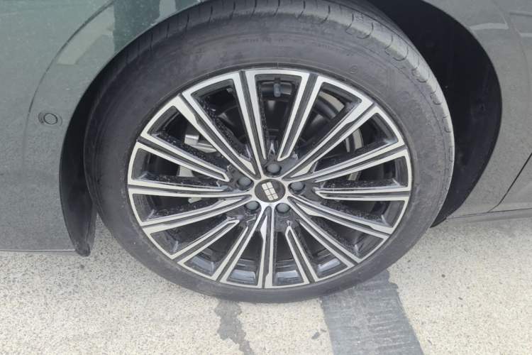 Used Geely Galaxy 8 2025 130km EM-P Starship Edition Left Front Wheel Hub