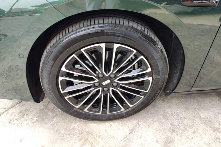 Used Geely Galaxy 8 2025 130km EM-i Prestige Edition Left Front Wheel Hub