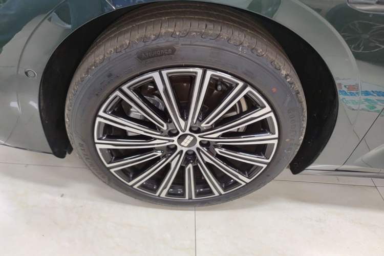 Used Geely Galaxy 8 2025 130km EM-P Starship Edition Left Front Wheel Hub