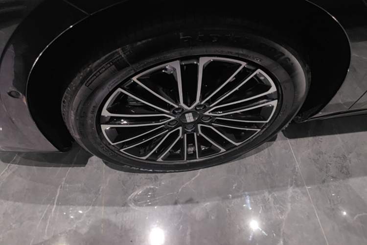 Used Geely Galaxy 8 2025 130km EM-i Deluxe Edition Left Front Wheel Hub