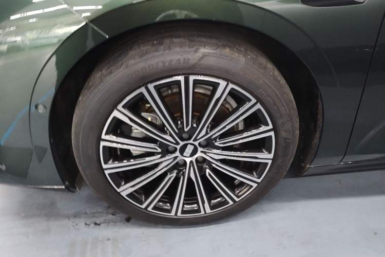 Used Geely Galaxy 8 2025 130km EM-P Starship Edition Left Front Wheel Hub
