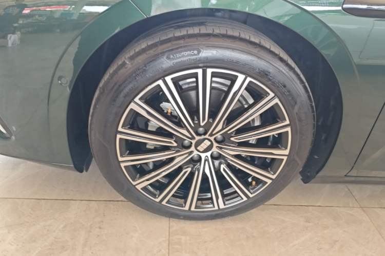 Used Geely Galaxy 8 2025 130km EM-P Starship Edition Left Front Wheel Hub
