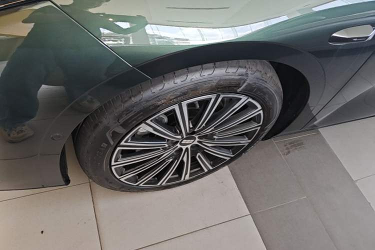 Used Geely Galaxy 8 2025 130km EM-P Starship Edition Left Front Wheel Hub