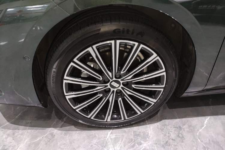 Used Geely Galaxy 8 2025 130km EM-i Flagship Edition Left Front Wheel Hub