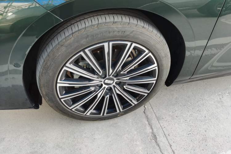Used Geely Galaxy 8 2025 130km EM-P Starship Edition Left Front Wheel Hub