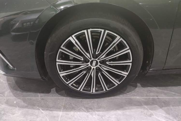 Used Geely Galaxy 8 2025 130km EM-P Starship Edition Left Front Wheel Hub