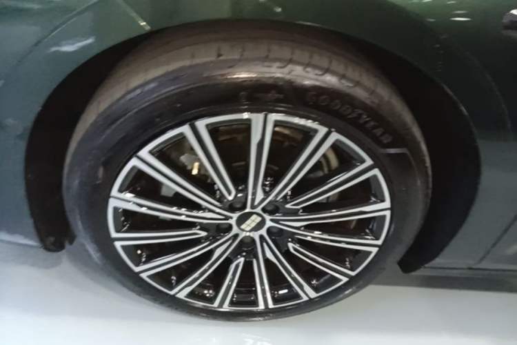 Used Geely Galaxy 8 2025 130km EM-P Starship Edition Left Front Wheel Hub