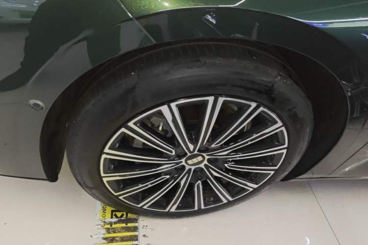 Used Geely Galaxy 8 2025 130km EM-P Starship Edition Left Front Wheel Hub