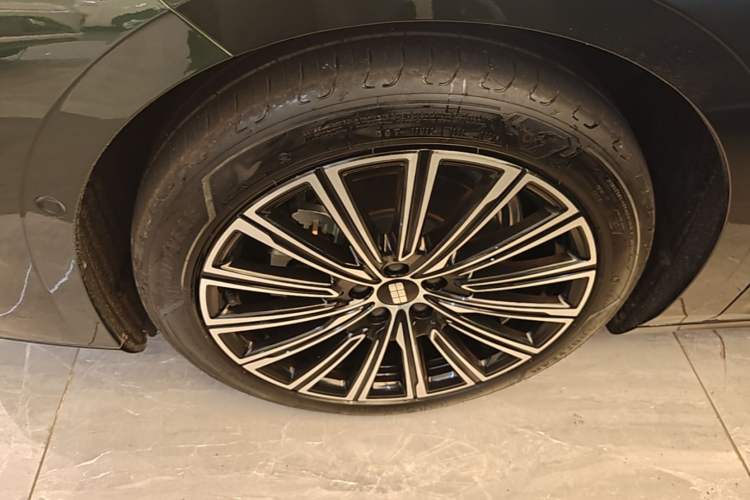 Used Geely Galaxy 8 2025 130km EM-P Starship Edition Left Front Wheel Hub