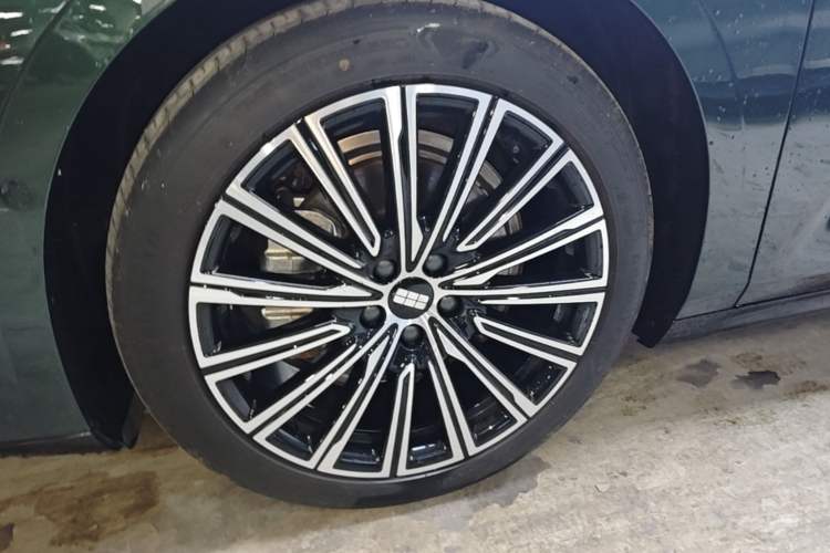 Used Geely Galaxy 8 2025 130km EM-P Starship Edition Left Front Wheel Hub
