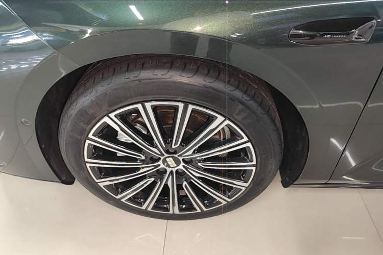 Used Geely Galaxy 8 2025 130km EM-P Starship Edition Left Front Wheel Hub