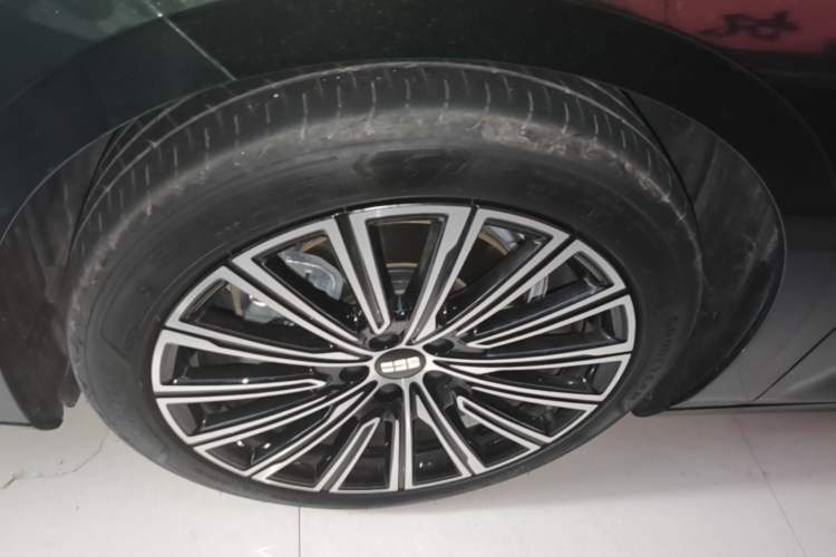 Used Geely Galaxy 8 2025 130km EM-P Starship Edition Left Front Wheel Hub