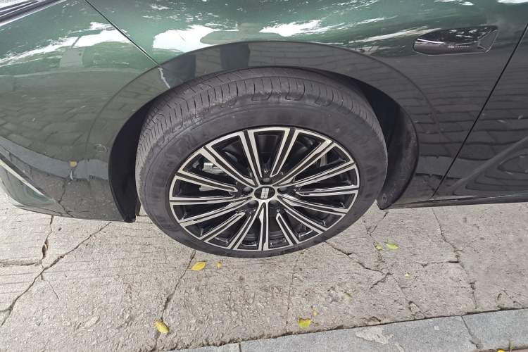 Used Geely Galaxy 8 2025 130km EM-P Starship Edition Left Front Wheel Hub