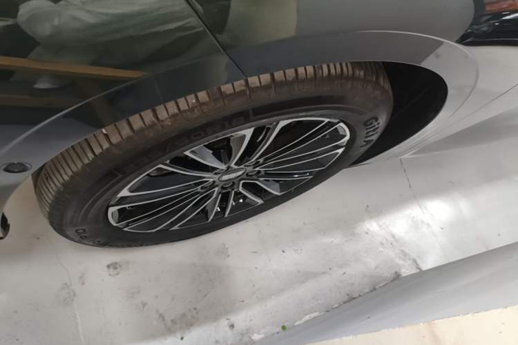 Used Geely Galaxy 8 2025 130km EM-i Deluxe Edition Left Front Wheel Hub
