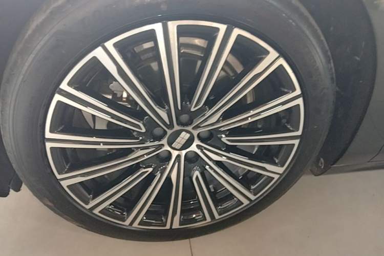 Used Geely Galaxy 8 2025 130km EM-P Starship Edition Left Front Wheel Hub