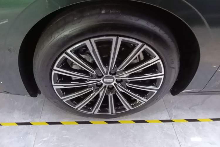 Used Geely Galaxy 8 2025 130km EM-P Starship Edition Left Front Wheel Hub