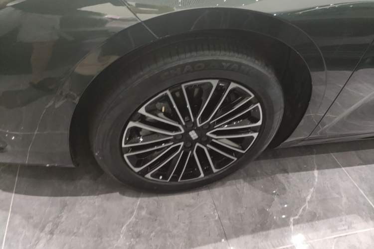Used Geely Galaxy 8 2025 130km EM-i Deluxe Edition Left Front Wheel Hub
