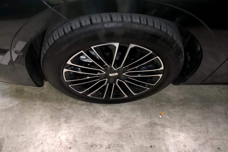 Used Geely Galaxy 8 2025 130km EM-i Deluxe Edition Left Front Wheel Hub