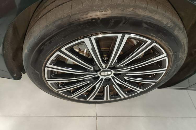 Used Geely Galaxy 8 2025 130km EM-P Starship Edition Left Front Wheel Hub