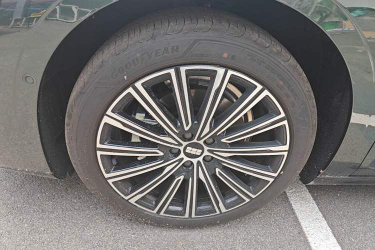Used Geely Galaxy 8 2025 130km EM-P Starship Edition Left Front Wheel Hub