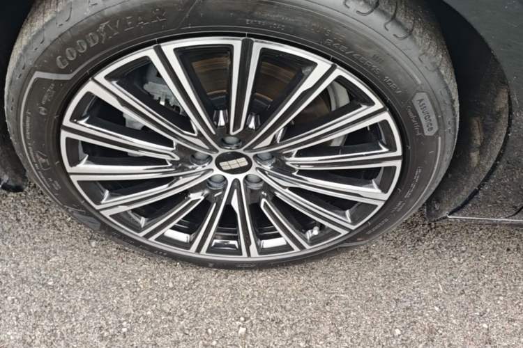 Used Geely Galaxy 8 2025 130km EM-P Starship Edition Left Front Wheel Hub