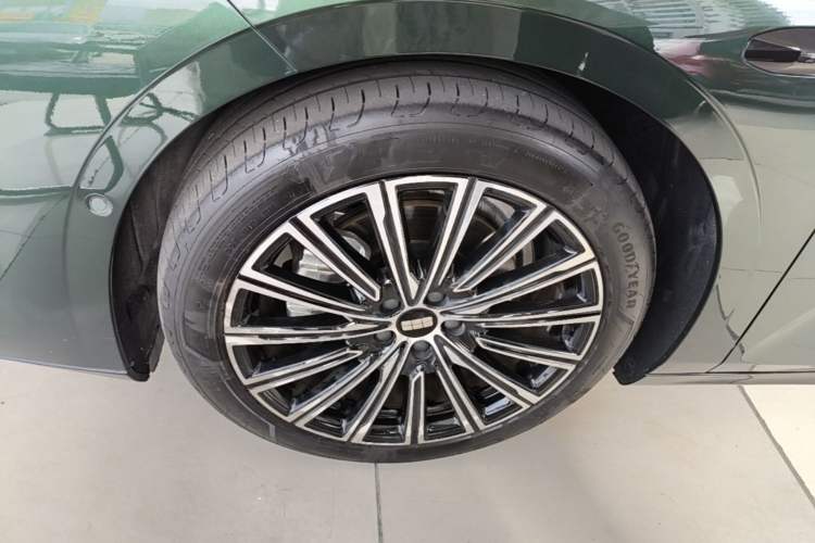 Used Geely Galaxy 8 2025 130km EM-P Starship Edition Left Front Wheel Hub