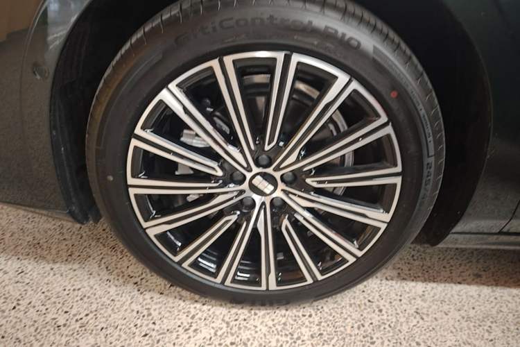Used Geely Galaxy 8 2025 130km EM-i Flagship Edition Left Front Wheel Hub