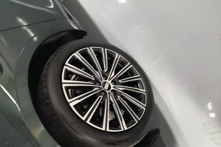 Used Geely Galaxy 8 2025 130km EM-P Starship Edition Left Front Wheel Hub