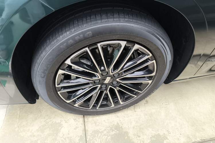 Used Geely Galaxy 8 2025 130km EM-i Deluxe Edition Left Front Wheel Hub