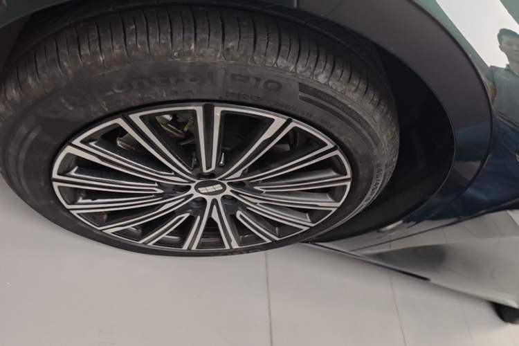 Used Geely Galaxy 8 2025 130km EM-i Flagship Edition Left Front Wheel Hub