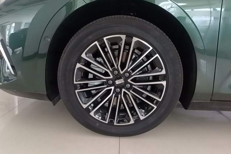 Used Geely Galaxy 8 2025 130km EM-i Prestige Edition Left Front Wheel Hub