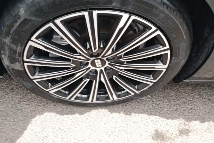 Used Geely Galaxy 8 2025 130km EM-P Starship Edition Left Front Wheel Hub
