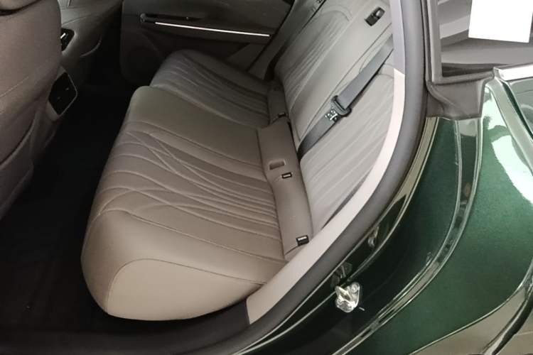 Used Geely Galaxy 8 2025 130km EM-P Starship Edition Left Rear Seat
