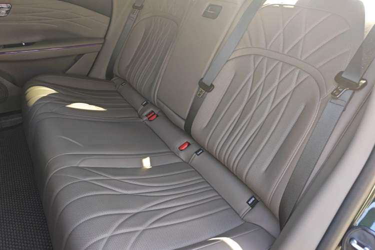 Used Geely Galaxy 8 2025 130km EM-i Flagship Edition Left Rear Seat