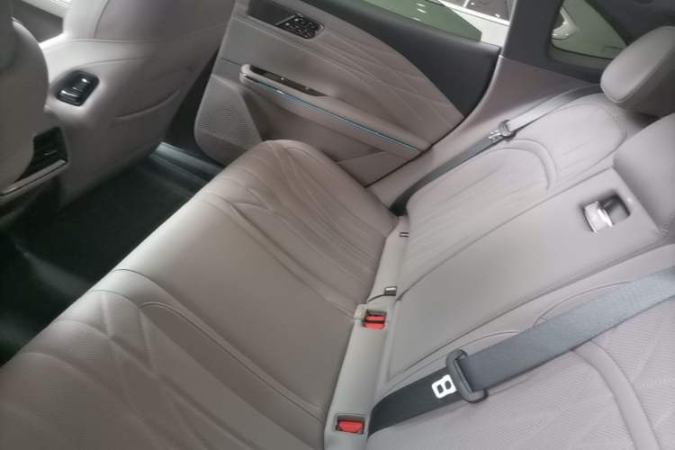Used Geely Galaxy 8 2025 130km EM-P Starship Edition Left Rear Seat
