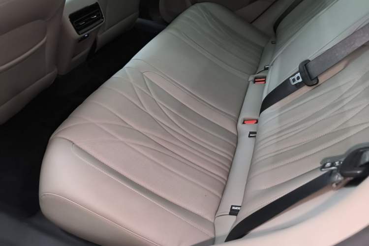 Used Geely Galaxy 8 2025 130km EM-P Starship Edition Left Rear Seat