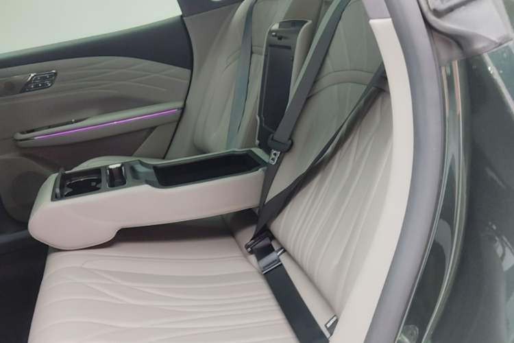 Used Geely Galaxy 8 2025 130km EM-P Starship Edition Left Rear Seat