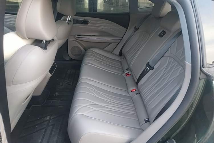 Used Geely Galaxy 8 2025 130km EM-i Prestige Edition Left Rear Seat