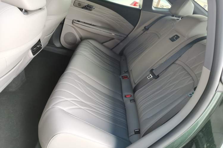 Used Geely Galaxy 8 2025 130km EM-P Starship Edition Left Rear Seat