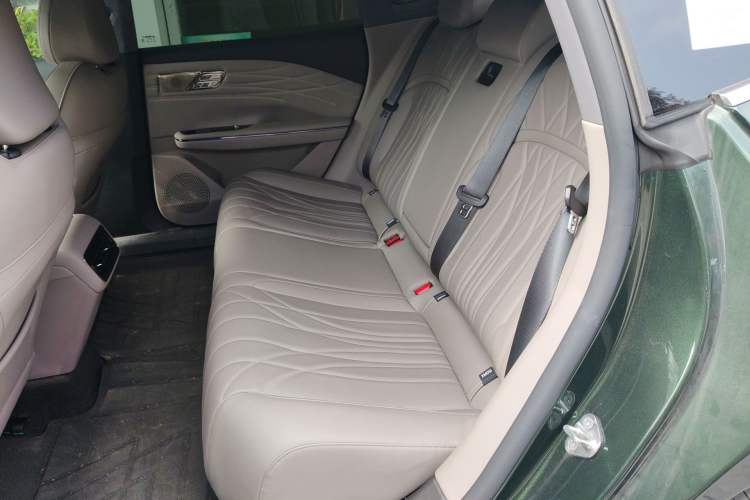 Used Geely Galaxy 8 2025 130km EM-P Starship Edition Left Rear Seat