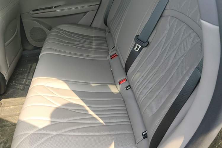 Used Geely Galaxy 8 2025 130km EM-P Starship Edition Left Rear Seat