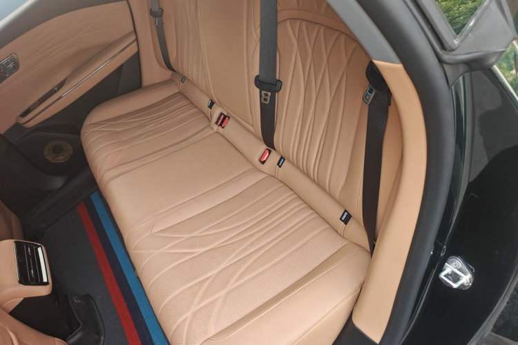 Used Geely Galaxy 8 2025 130km EM-i Prestige Edition Left Rear Seat