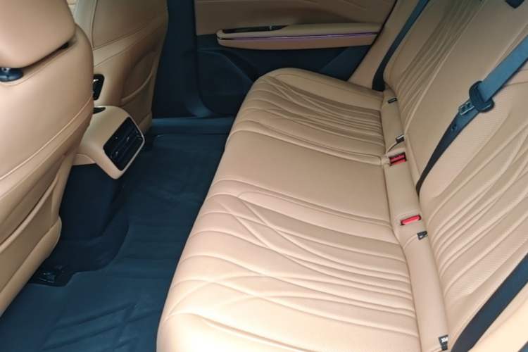 Used Geely Galaxy 8 2025 130km EM-P Starship Edition Left Rear Seat