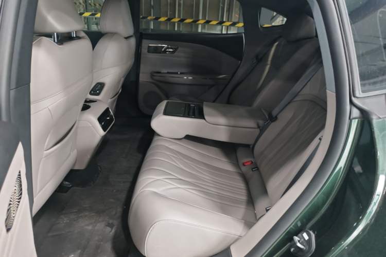 Used Geely Galaxy 8 2025 130km EM-i Prestige Edition Left Rear Seat