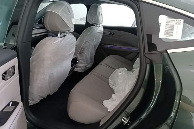 Used Geely Galaxy 8 2025 130km EM-i Prestige Edition Left Rear Seat