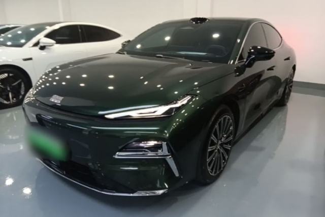 Used Geely Galaxy 8 2025 130km EM-P Starship Edition