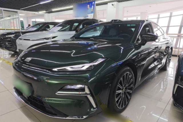 Used Geely Galaxy 8 2025 130km EM-P Starship Edition
